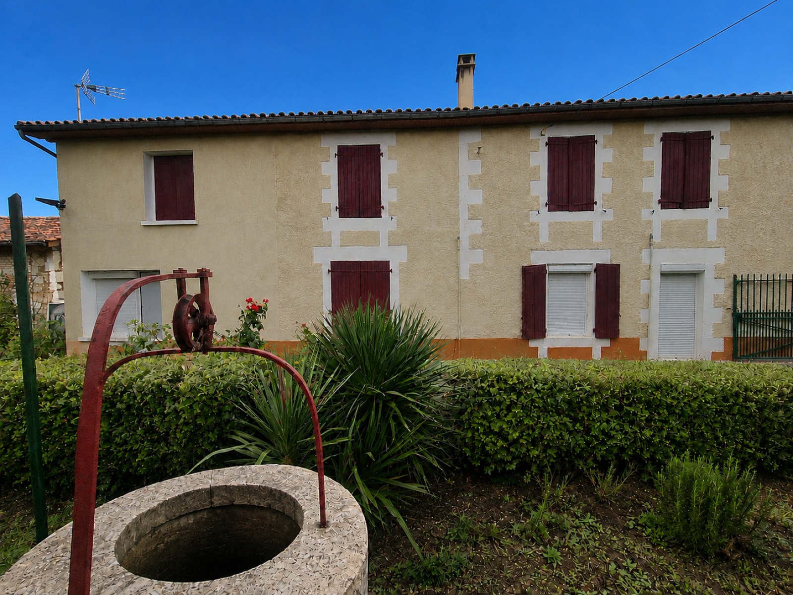 ensemble immobilier de caractere – 7 chambres – terrain constructible · à Mansle-les-Fontaines · 212 800 €